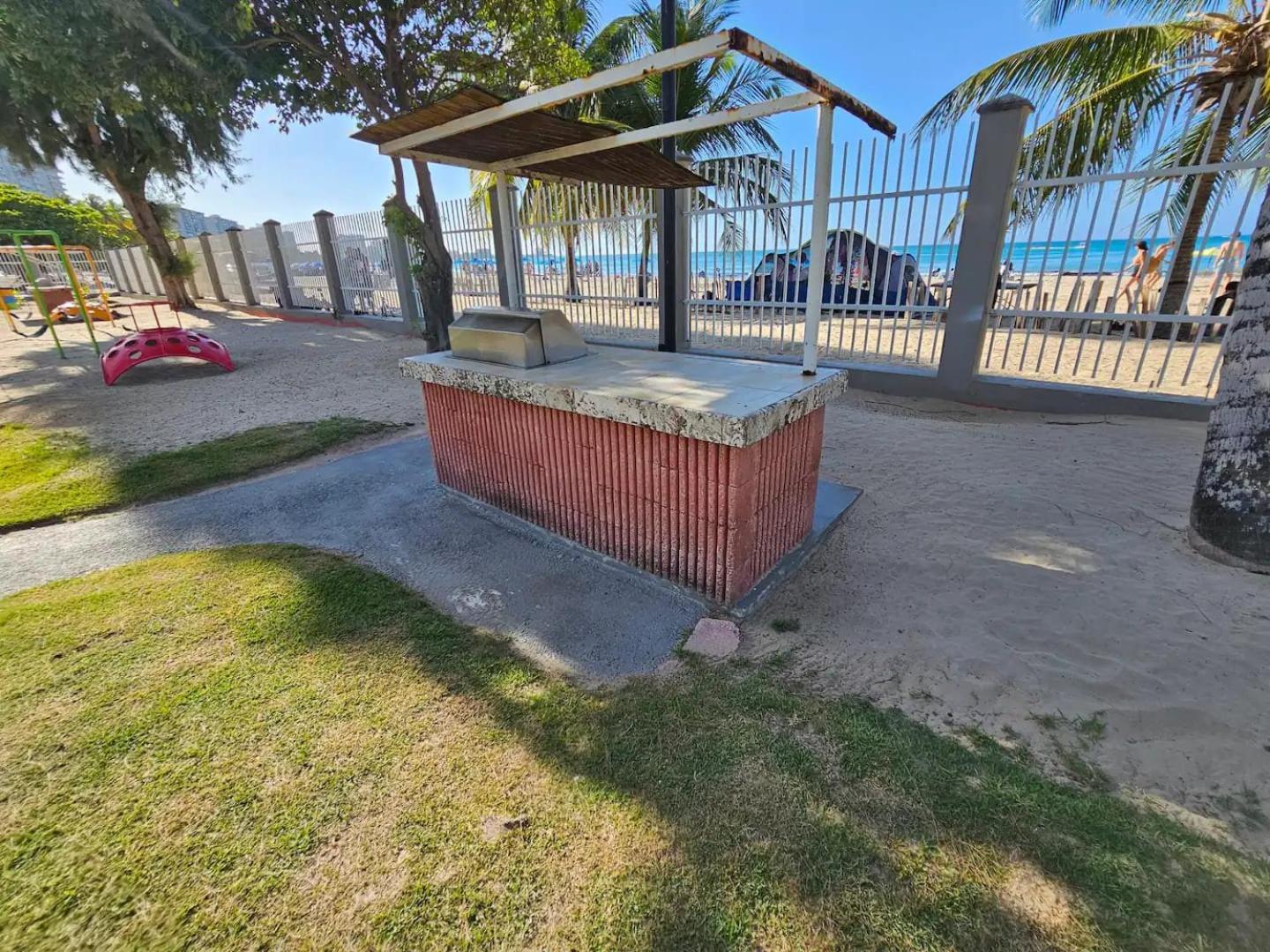 Steps From Foxwoods- Beachfront Retreat With Pools San Juan Extérieur photo